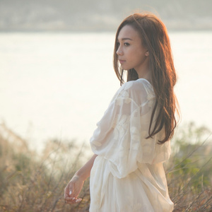 KTV女厕偷拍正面尿视频
